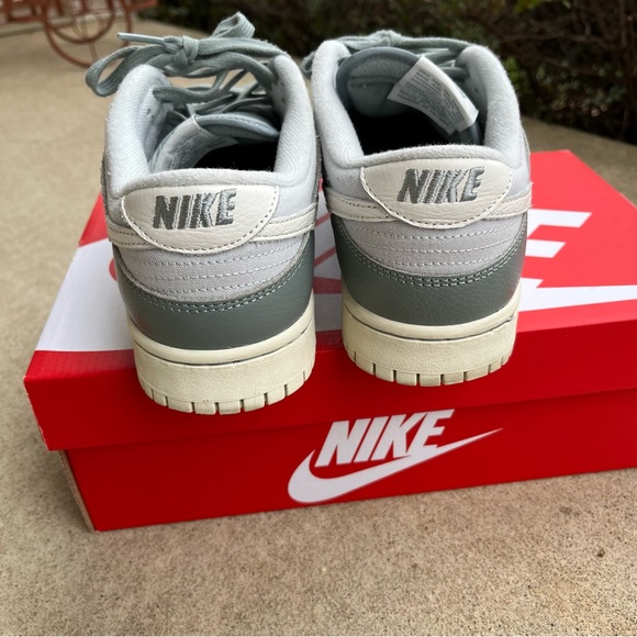 Nike Dunk Low PRM Casual Lifestyle Shoes Sz 9 Mica Green White DV7212-300 Mens - Picture 4 of 7